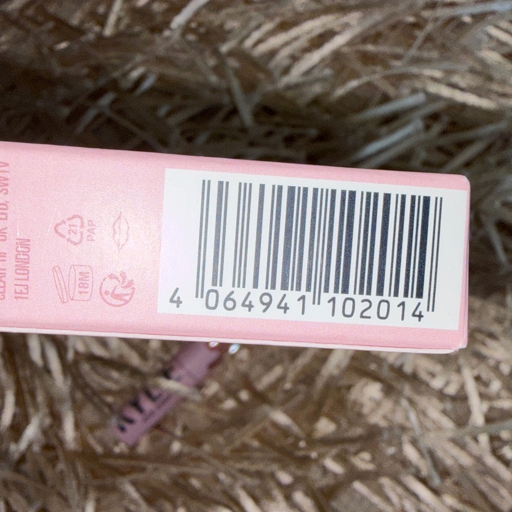 Kylie Matte Liquid Lipstick in another day, another nude - Picture 3 of 4